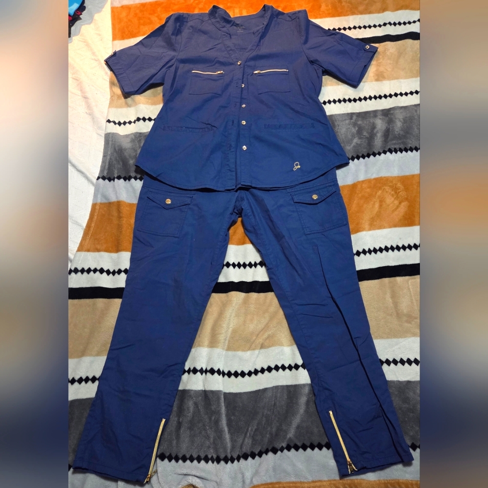 Jaanuu Scrub Set